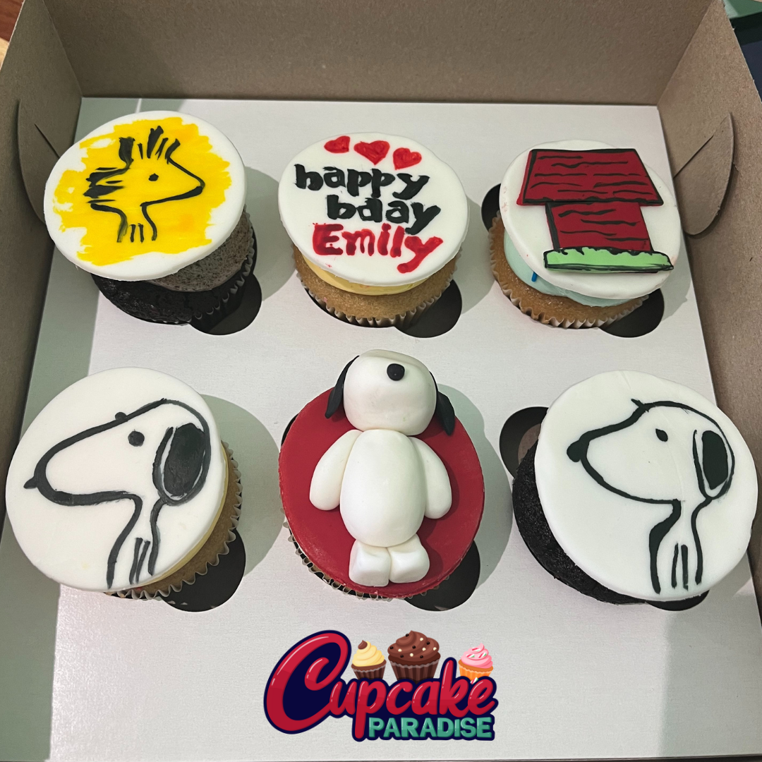 Snoopy Themed Cupcakes